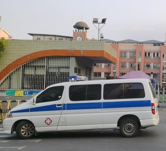 渝中救护车出租护送骨折病人一公里多少钱